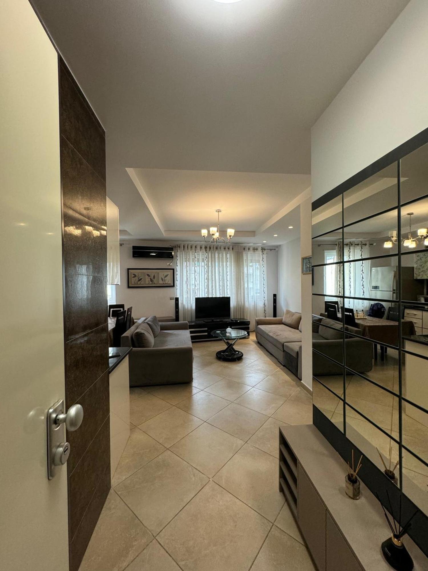 Diem Apartment Near Pazari I Ri Tirana Exterior photo